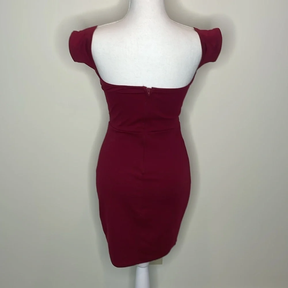 Solemio Elegant Off-Shoulder Burgundy Dress. Medium - Picture 4 of 8